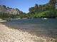  La première plage sur le Gardon depuis Collias. Les canoës passent en nombre. (c) Christophe ANTOINE
350*262 pixels (20836 octets)(i920)