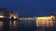 Entrée du vieux port la nuit par la mer (c) Christophe Antoine
800*449 pixels (49157 octets)(i4526)