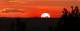Coucher de Soleil sur le Canigou(2784m) à 272 km de distance vu de la Tour de César
1442*555 pixels (51947 octets)(i5254)