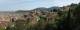 Vue sur la vielle ville de Hyères depuis le Jardin de Noaille.  (c) Christophe Antoine
1500*555 pixels (119269 octets)(i4759)